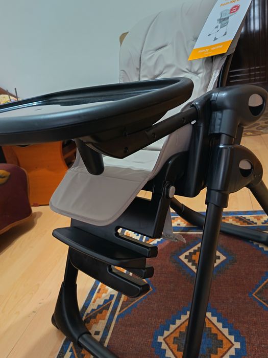 Scaun tip măsuță pentru bebelus