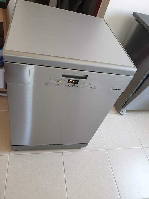 Инокс - Miele Съдомиялна - 14 Комплекта - Свободностояща - 60см