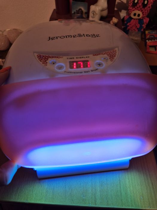 Lampa de unghii cu protecție si ventilator