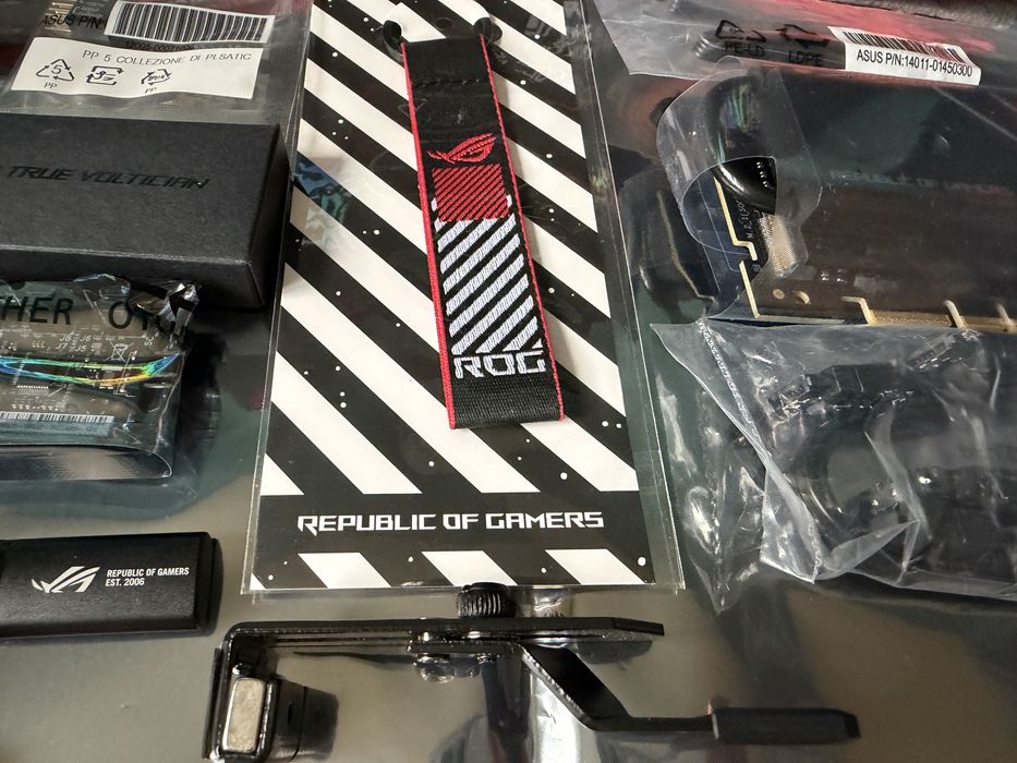 Accesorii ROG CrossHair X670E GENE ROG GEN-Z.2 Voltician Stickere