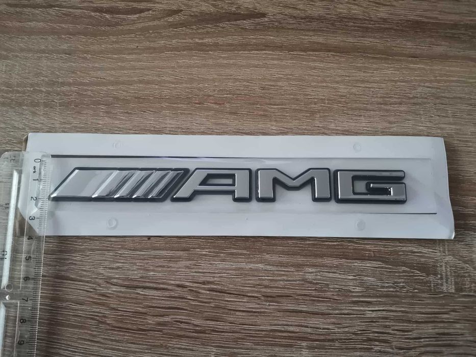 Mercedes Benz AMG сребриста емблема с черен кант