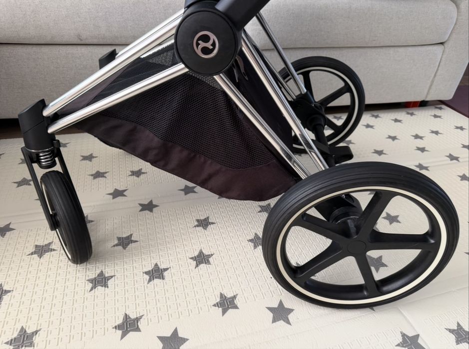Cybex Priam 4 - Комплект - Кралско синьо - Chrome с перфектна кафява кожа на бебешката количка