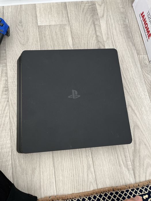 Продам Playstation 4