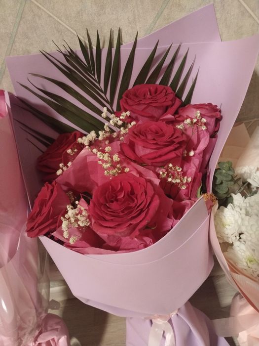 Гүлдер сатылады.