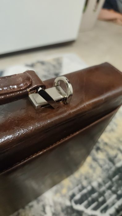 Кожена чанта за документи