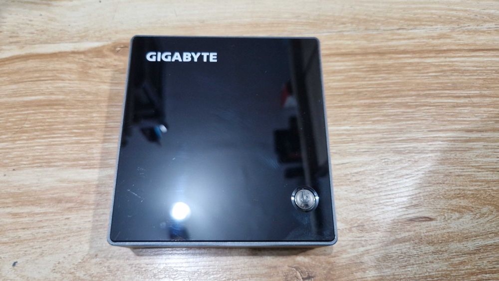 Vand Mini PC Gigabyte i5 Quad/16GB DDR3/SSD 240GB/WiFi/W11 la 500lei