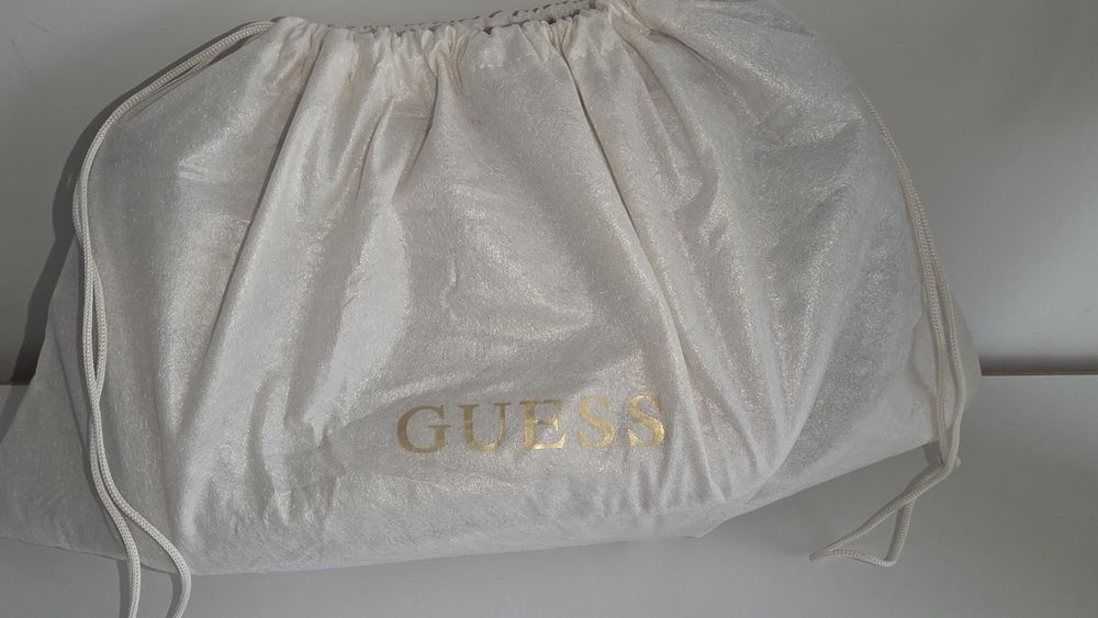 Дамска чанта Guess