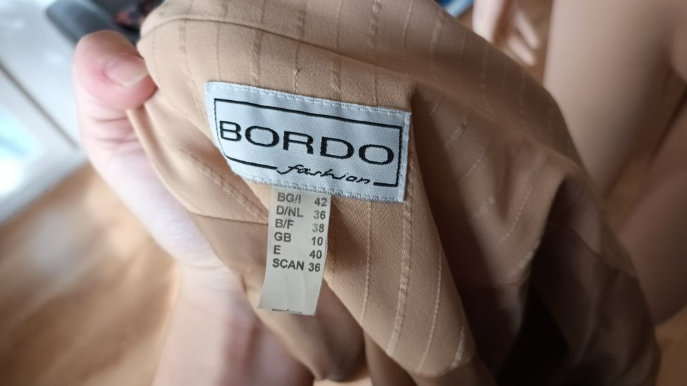 Vand 3 sacouri diferite/20 ron bucata