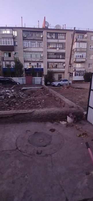 Отдам фундамент на бут. В центре города. Самовывоз
