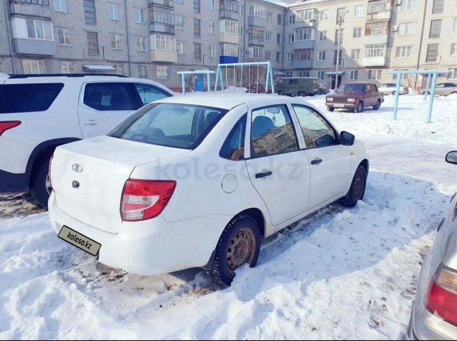 Машина гранта белая