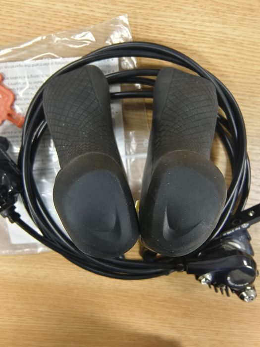 Команди Хидравлични: SHIMANO ULTEGRA Di2 ST-R8070 + BR-R8070/Комплект/