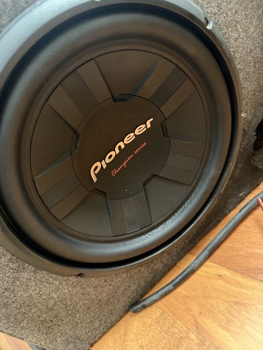 Sobwofer auto cu statie