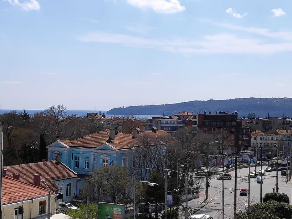 Дава се под наем Тристаен апартамент в Варна, Централна поща - 97 кв.м за 765 € - Снимка #8