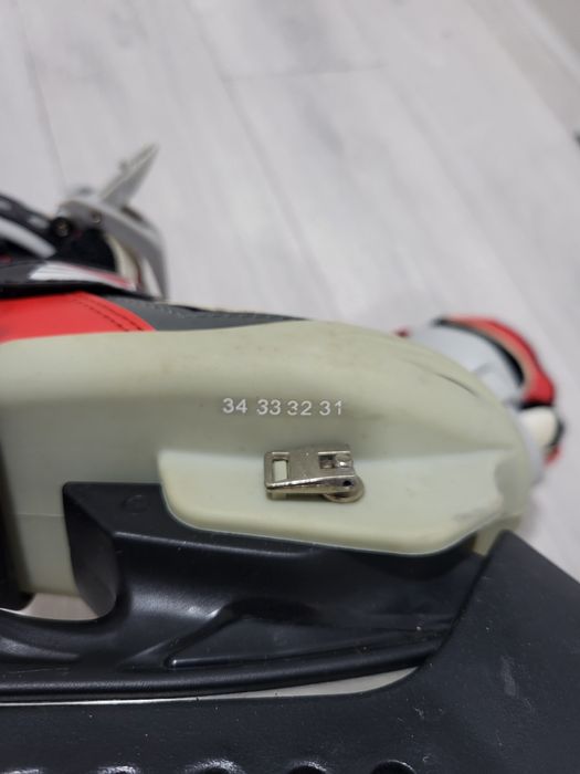 Коньки для катания на льду.