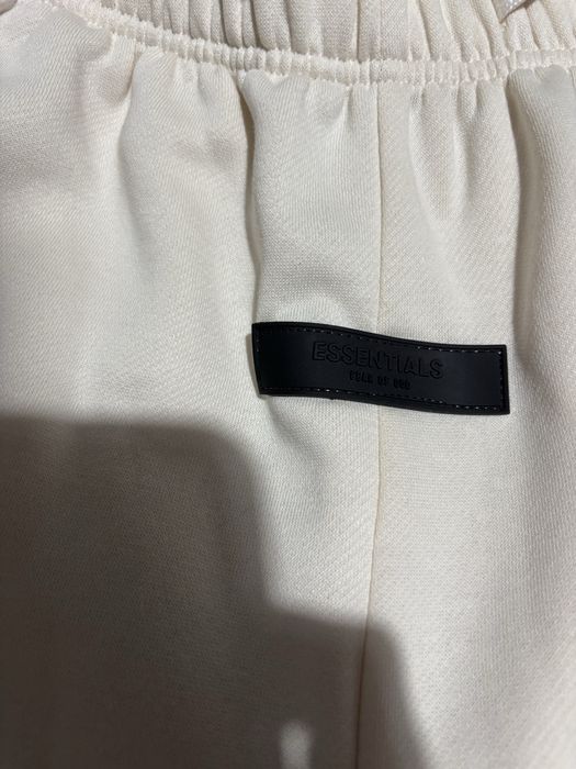 Pantaloni Essentials M