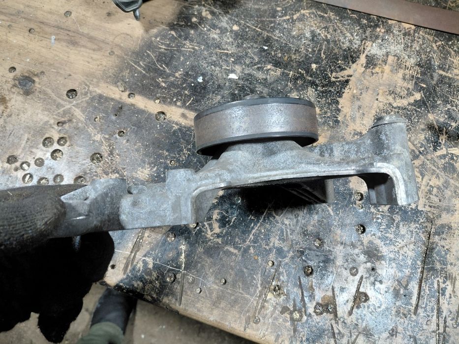 Ролик паук тойота