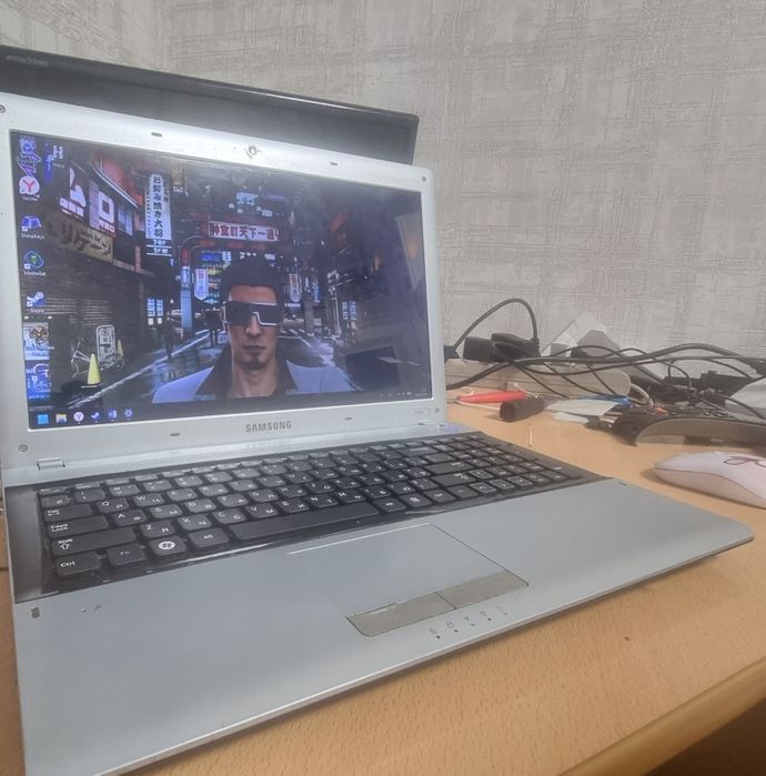 Ноутбук Samsung rv520