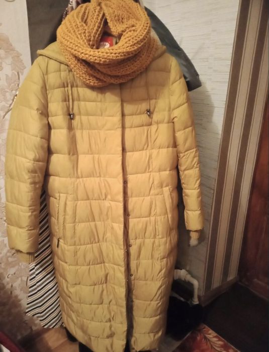 Пуховик 50 размер в комплекте с шарфом.