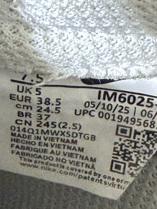 Nike оригинал кроссовки продам.