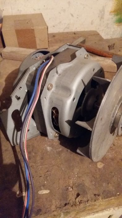 Alternatoare în stare de funcționare doua bucăți de la vechea dacia