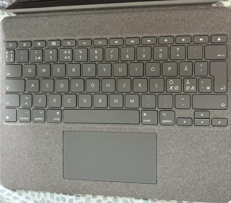 Husa cu tastatura logitech Combo Touch pentru iPad Pro 12.9”, gen5-6