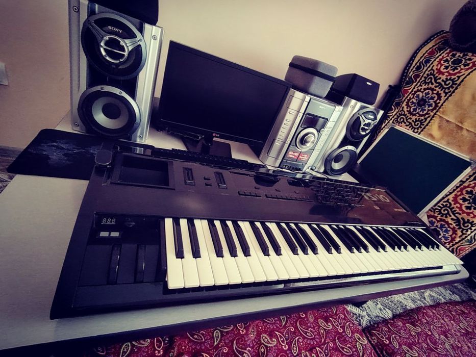 Ensoniq Ts-10 sotiladi  Holati yangi