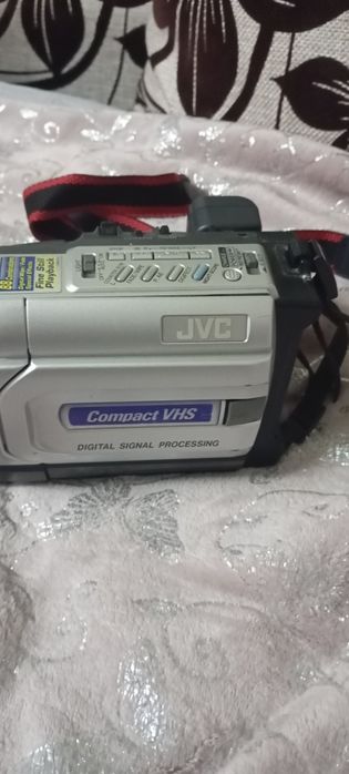 Продам видео камеру JVS