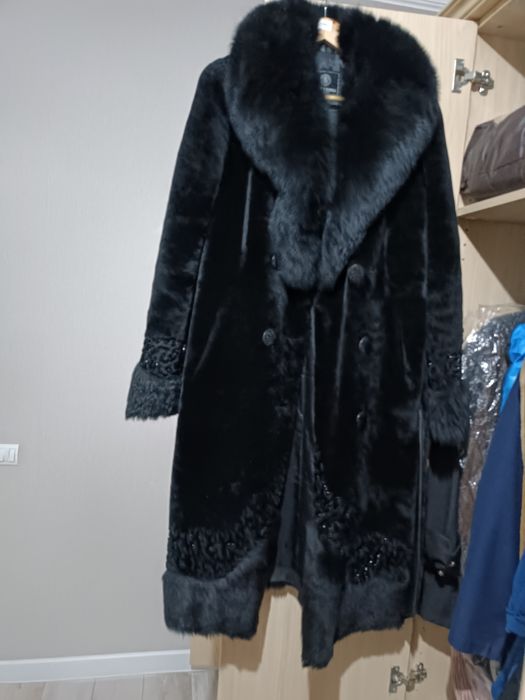 Мутоновая шуба в отличном состоянии