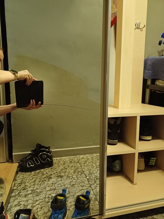 Vând cuier,cu mic defect