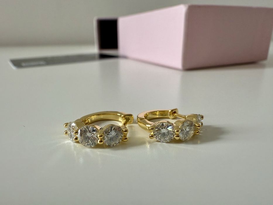 S925 Сребърни обеци с 18к златно покритие и Камък Мойсанит 0.9к карата