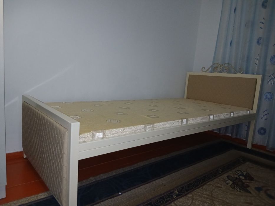 кованый кровать.