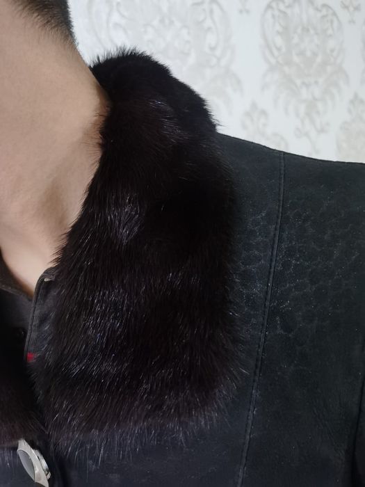 Женская зимняя дубленка