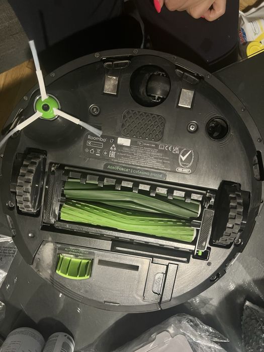 Прахосмукачка робот IRobot Roomba i7+ със станция