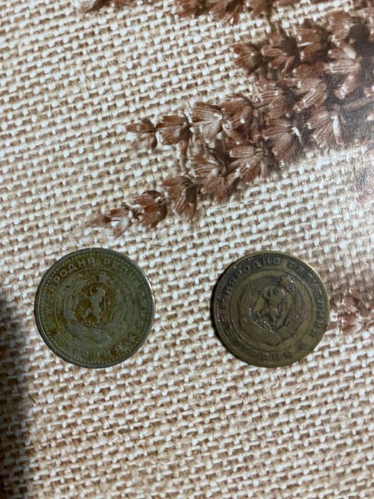 Продавам стари монети