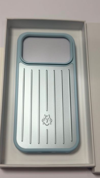 RIMOWA Aluminium Case за iPhone 18 Pro, 17 Pro, 17 Pro Max