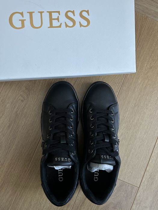 НОВИ Обувки GUESS 40 номер