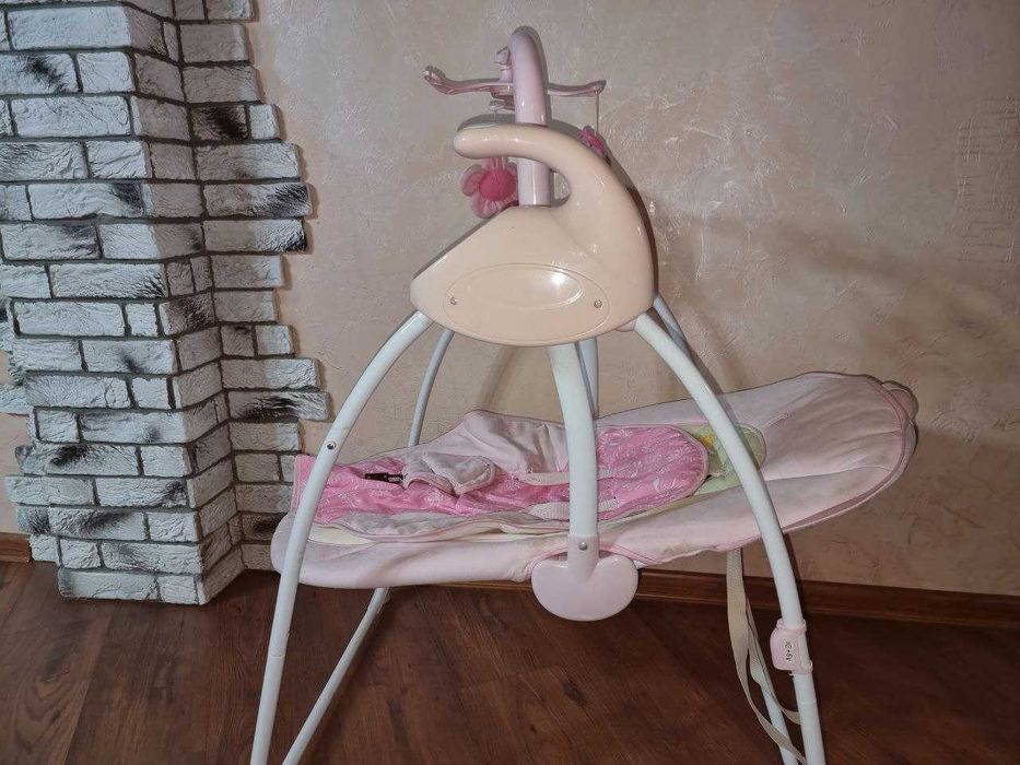 Детская кресло качалка, внерабочем состоянии