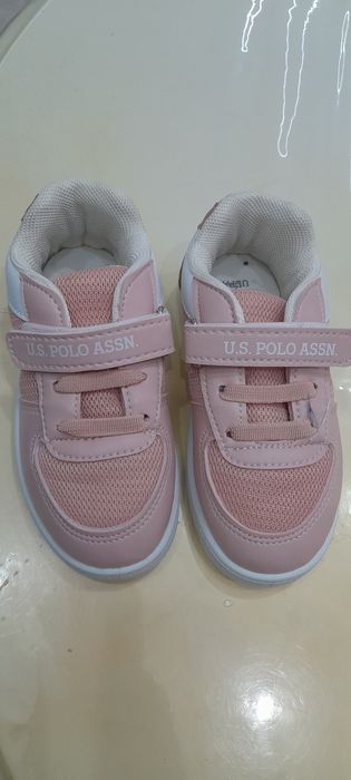 Продаются новые кроссовки для девочки ..