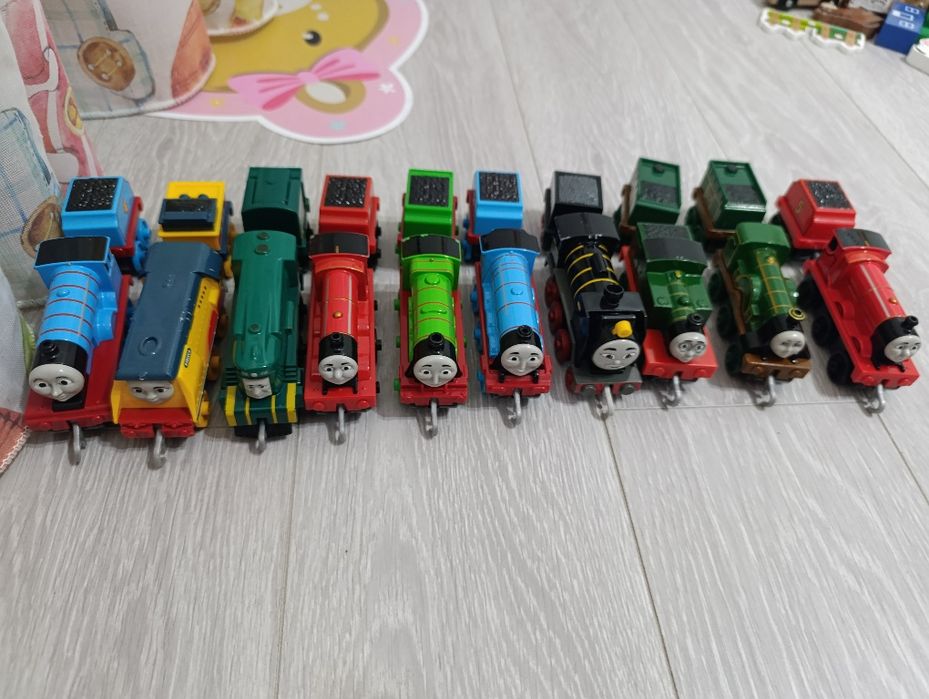 Trenuri trenulețe vagoane locomotiva Thomas