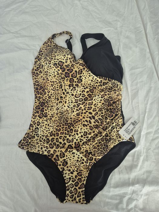 Costum de baie nou