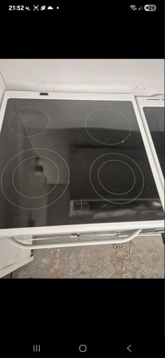 Фурна с керамични котлони Електролукс 60см