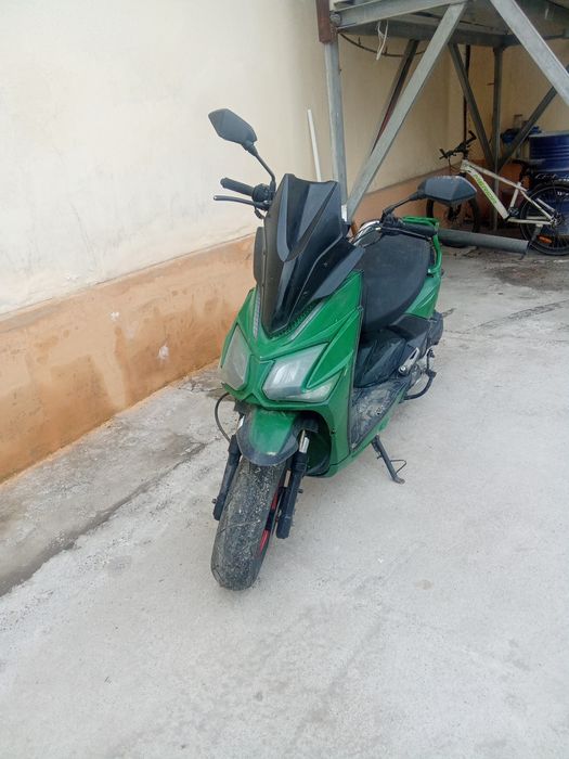 Benzinli skuter qiziqqanlar uchun