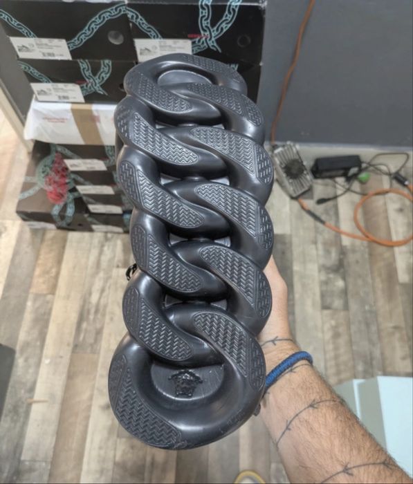 Versace chain reaction