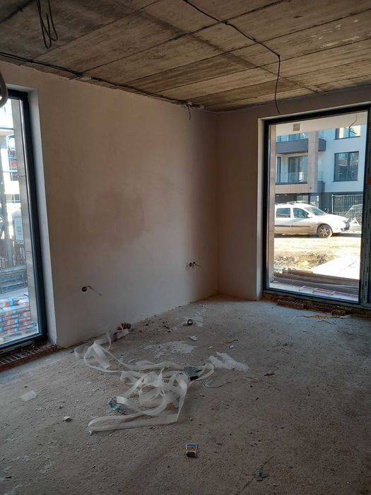 Три стаен апартамент с градинка