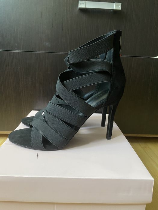 Sandale cu toc,negre, impecabile