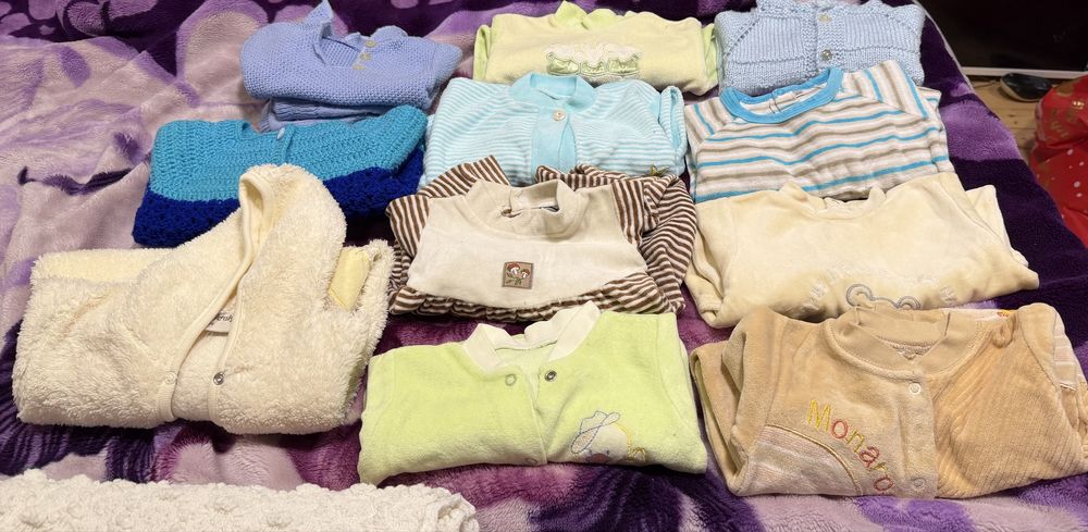 Бебешки ромпъри и жилетки