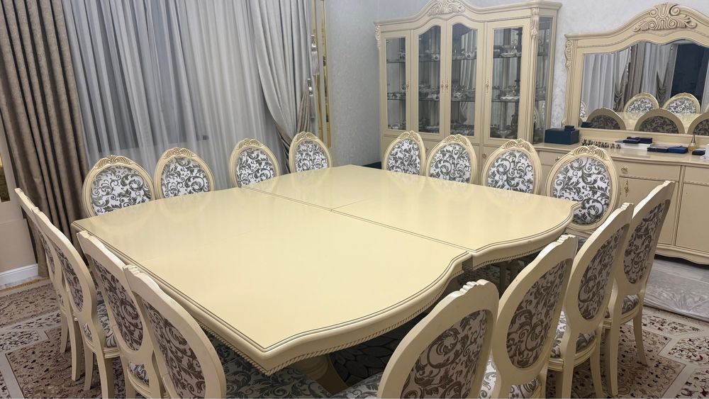 Продается гарнитур в гостиную и 2 ковра!