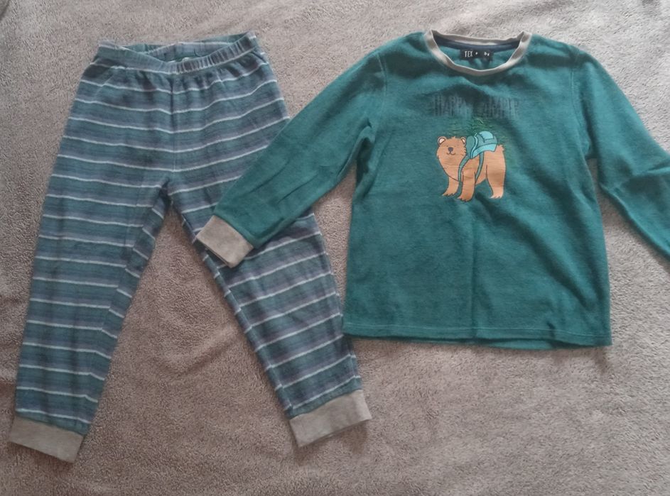 Pijamale marimea 104