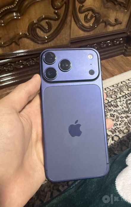 Iphone 17 pro max deep blue