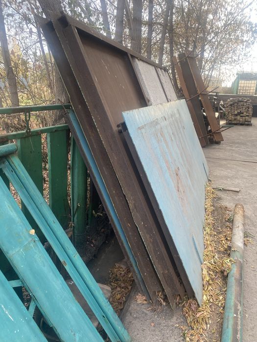 Продам ворота гаражные б/у